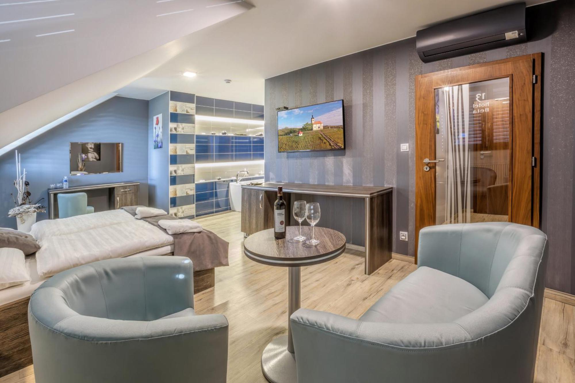 Hotel Beta 布泽涅茨 外观 照片