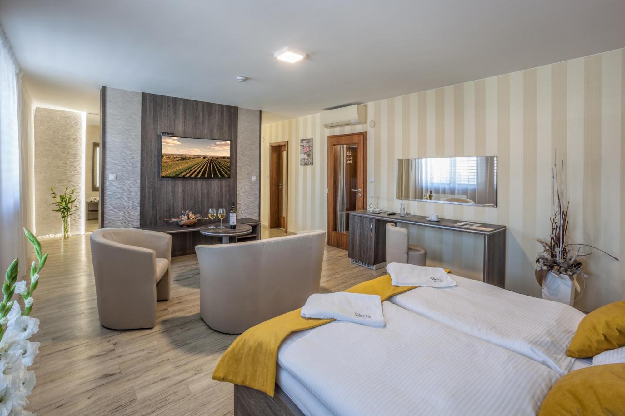 Hotel Beta 布泽涅茨 外观 照片